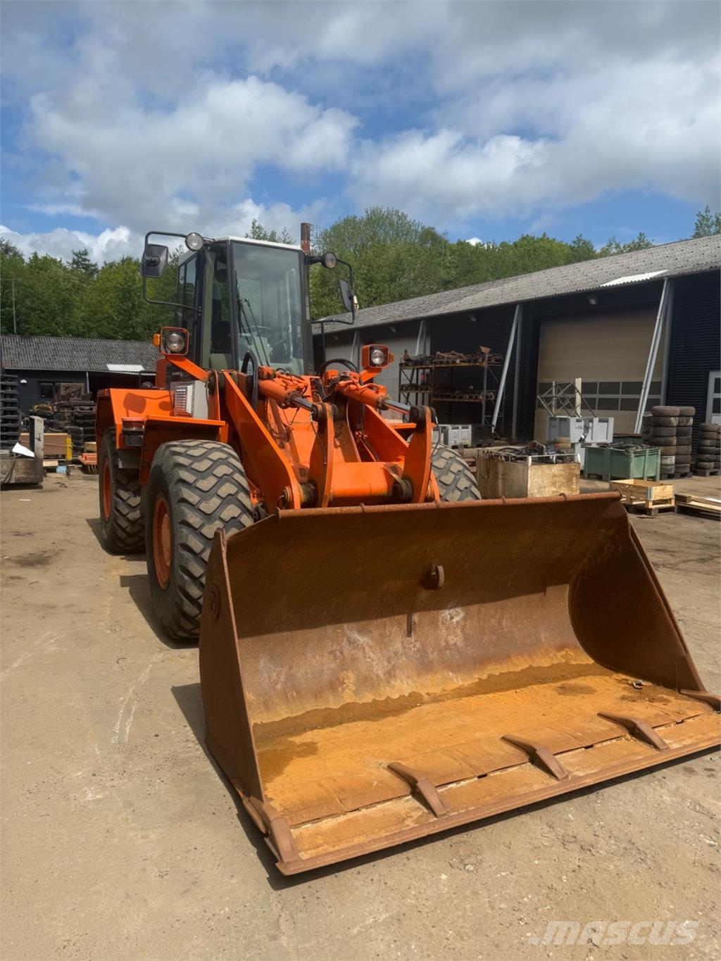 Fiat-Hitachi R130.2 لوادر بعجل