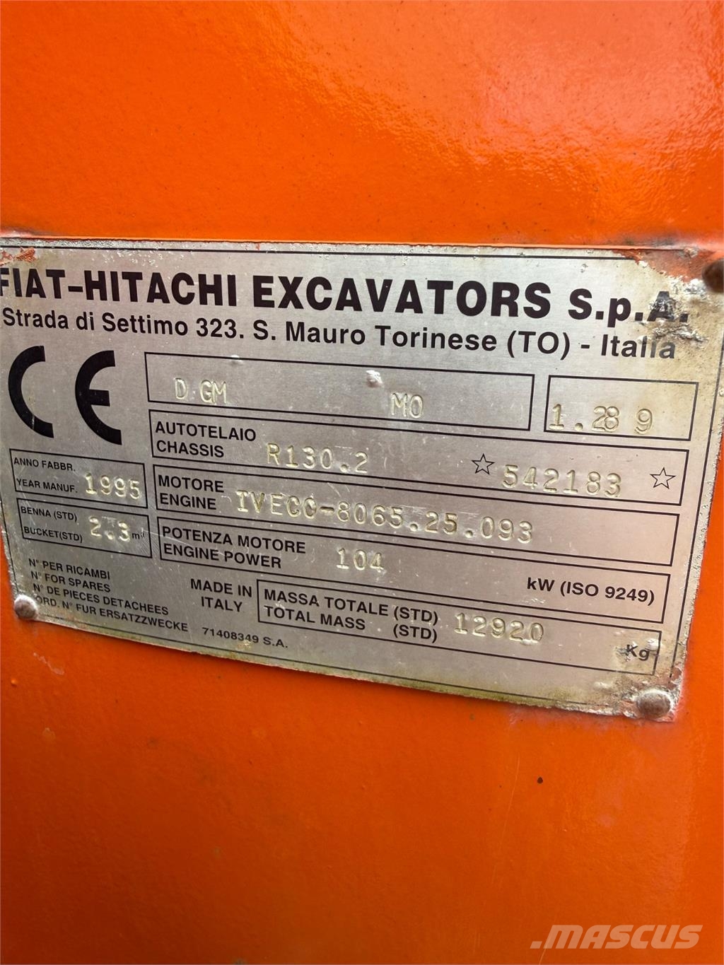 Fiat-Hitachi R130.2 لوادر بعجل
