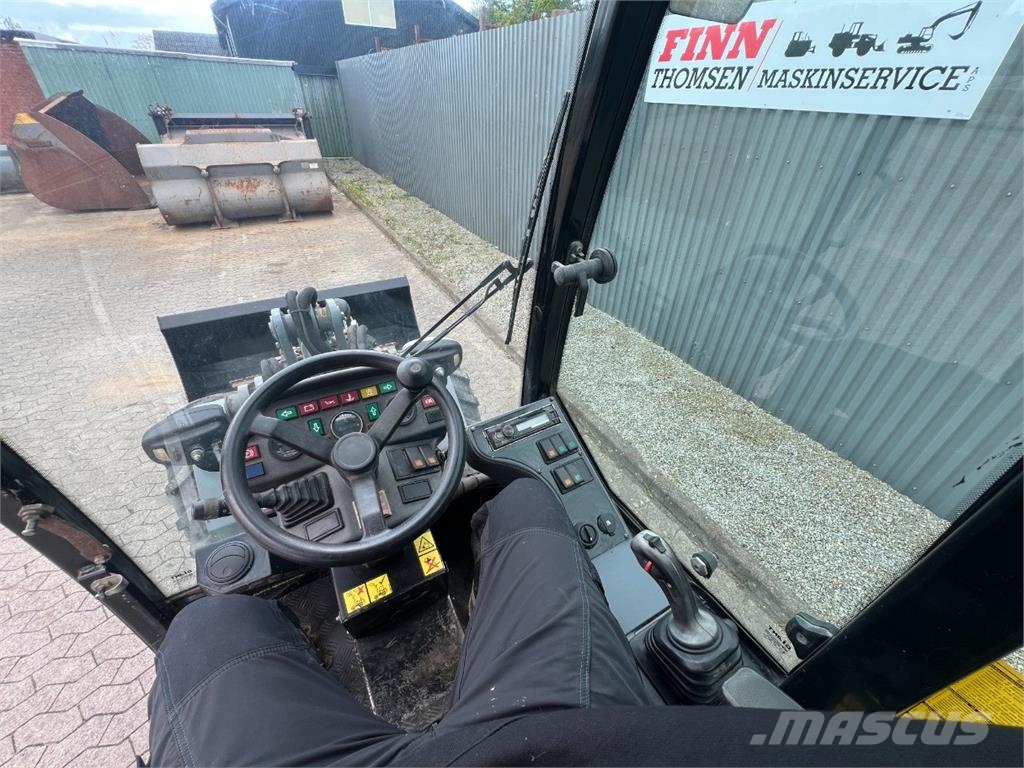 GiANT V 452 T X-Tra HD- Kabine / Skovl & gafler Minilastare