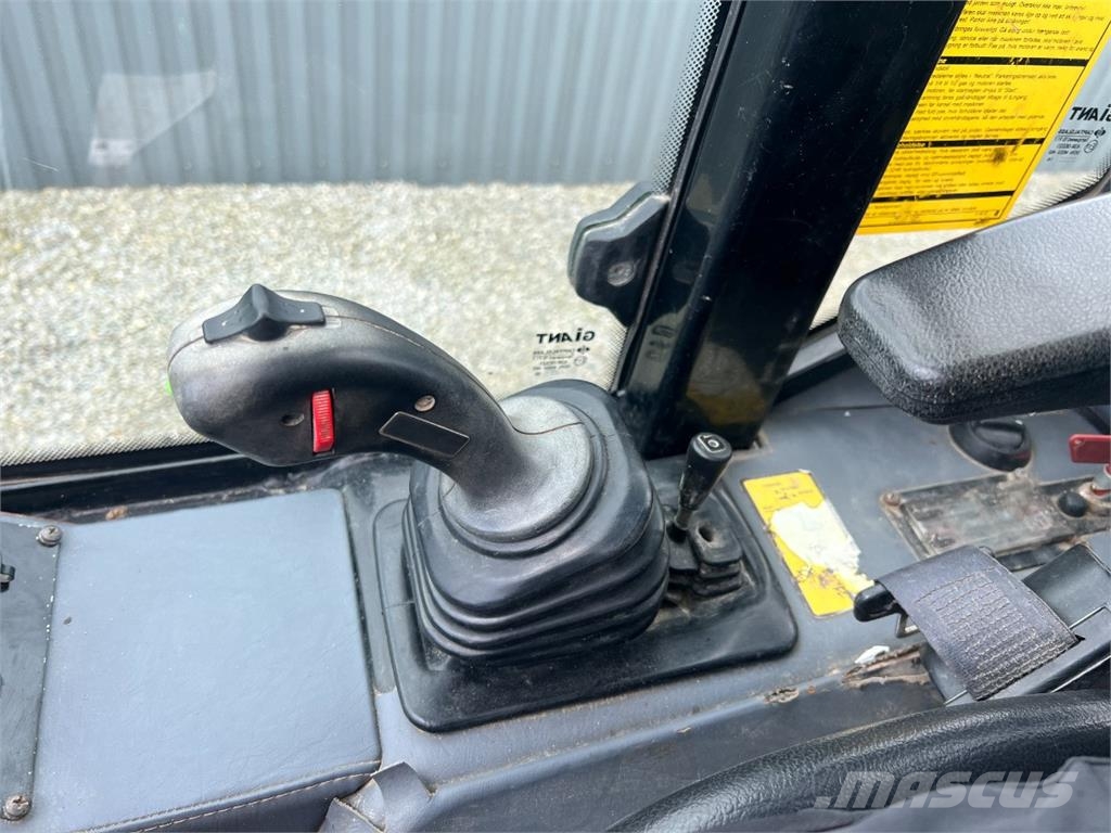 GiANT V 452 T X-Tra HD- Kabine / Skovl & gafler Minilastare