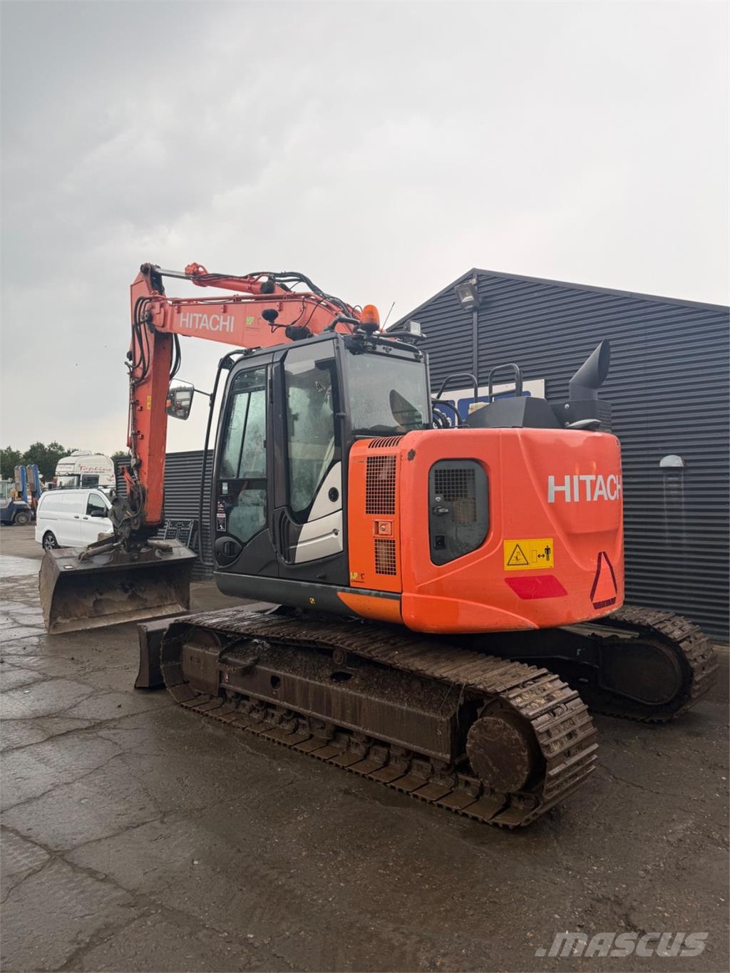 Hitachi ZX135 Kāpurķēžu ekskavatori