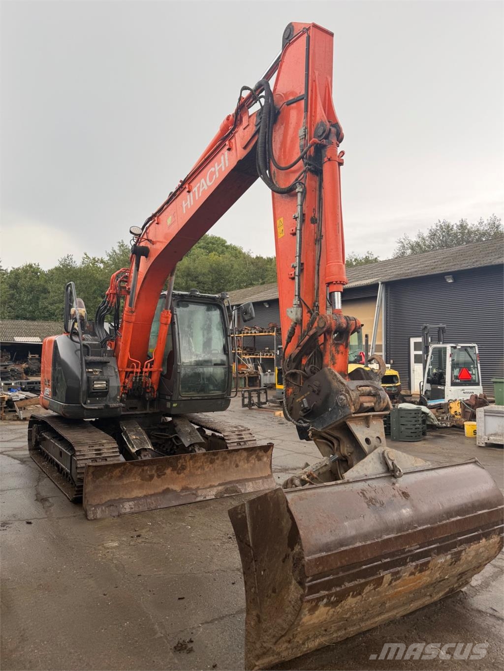 Hitachi ZX135 Kāpurķēžu ekskavatori