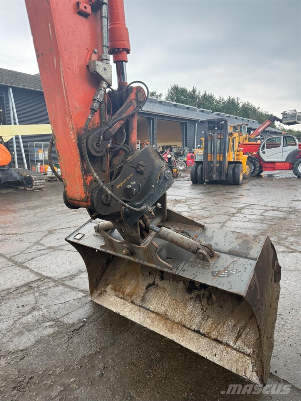 Hitachi ZX135 Kāpurķēžu ekskavatori