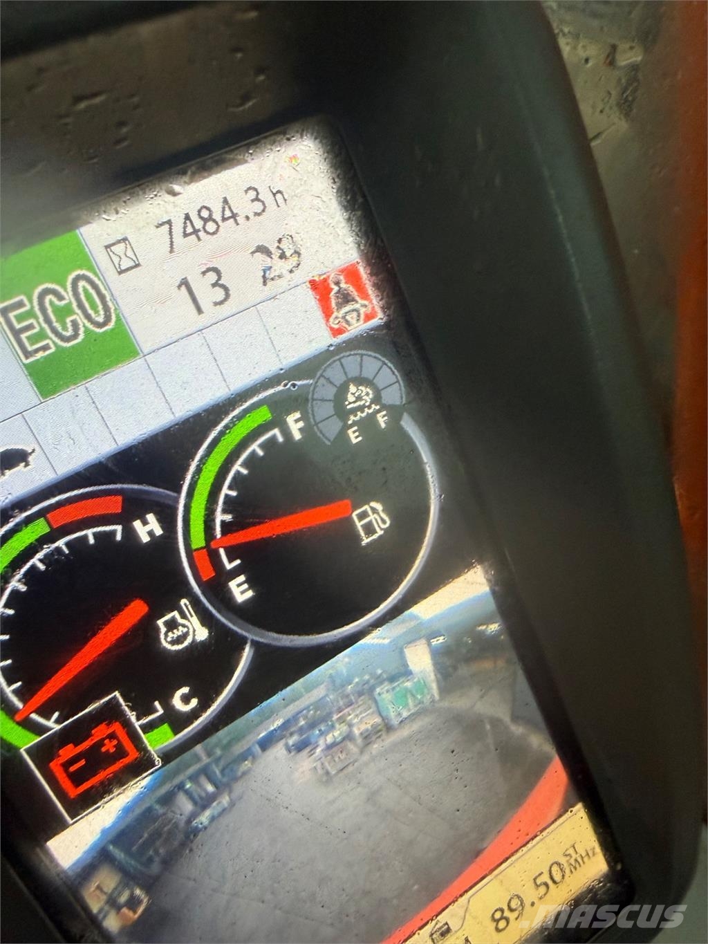 Hitachi ZX135 Kāpurķēžu ekskavatori