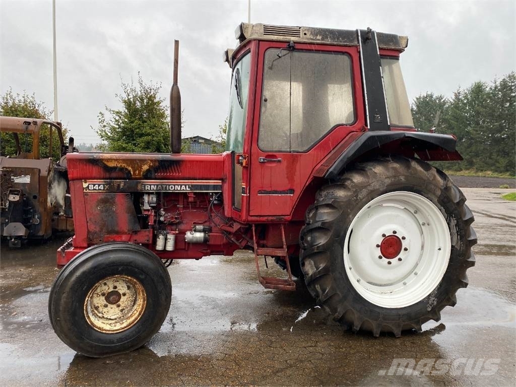 International 844 XL