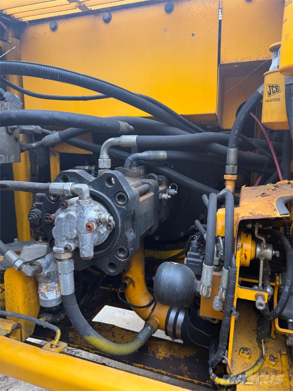 JCB JS220LC Rupsgraafmachines