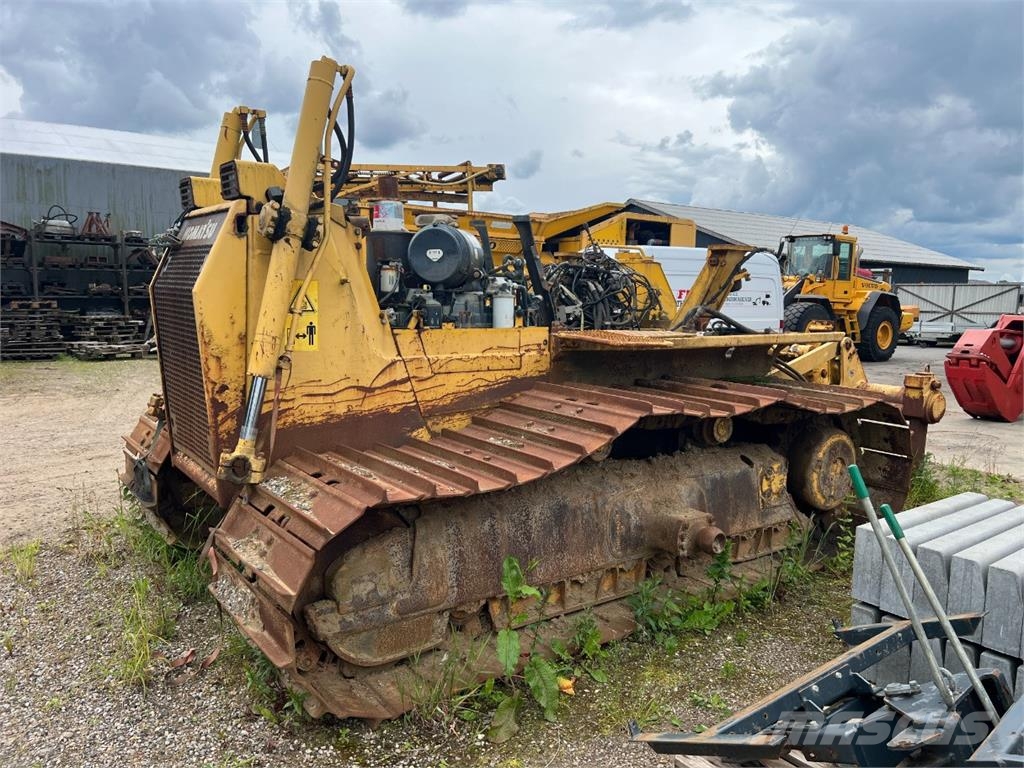 Komatsu D65PX-15 Гусеничные бульдозеры