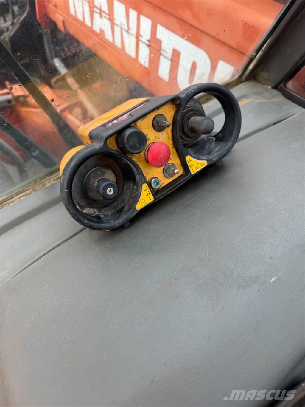 Manitou MT1637 مناولات متداخلة