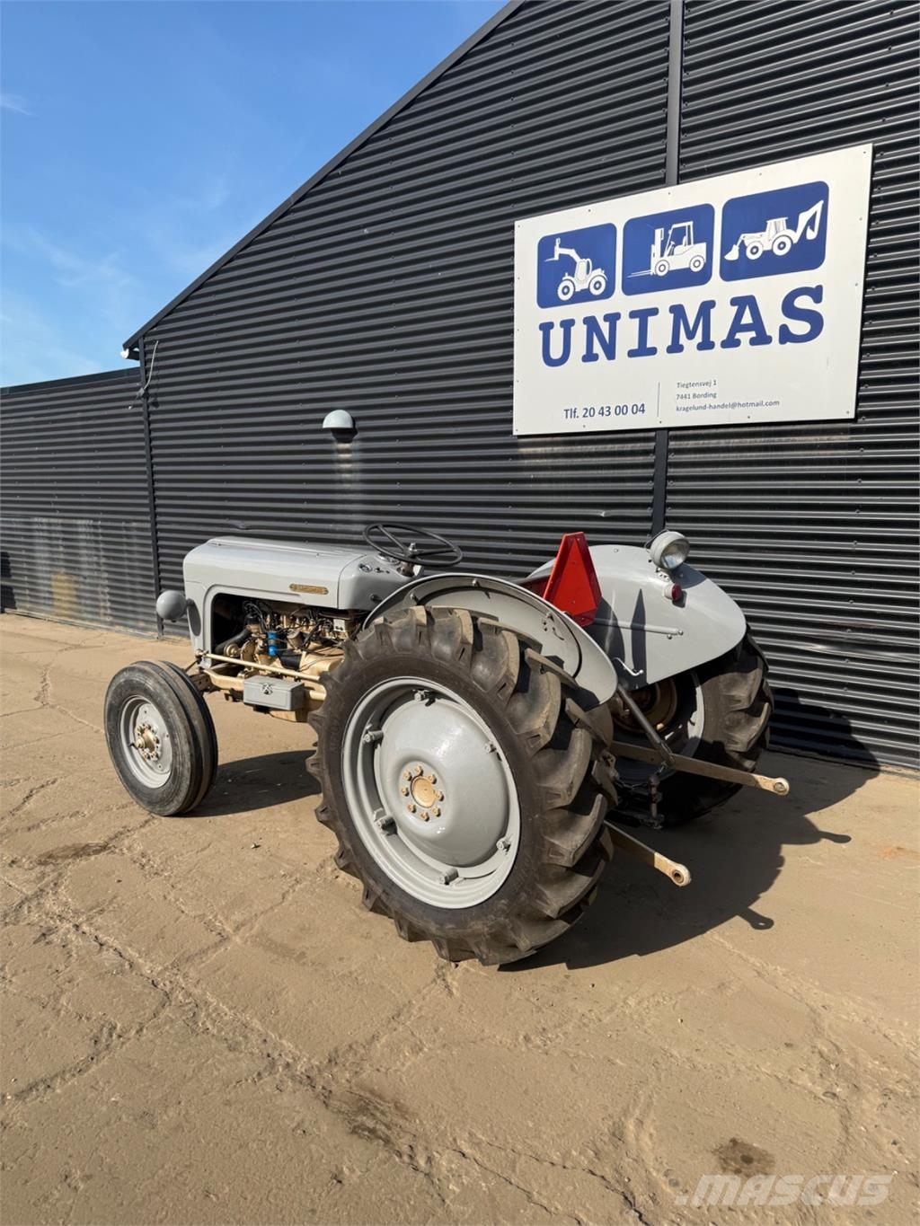 Massey Ferguson Guldfugl トラクター