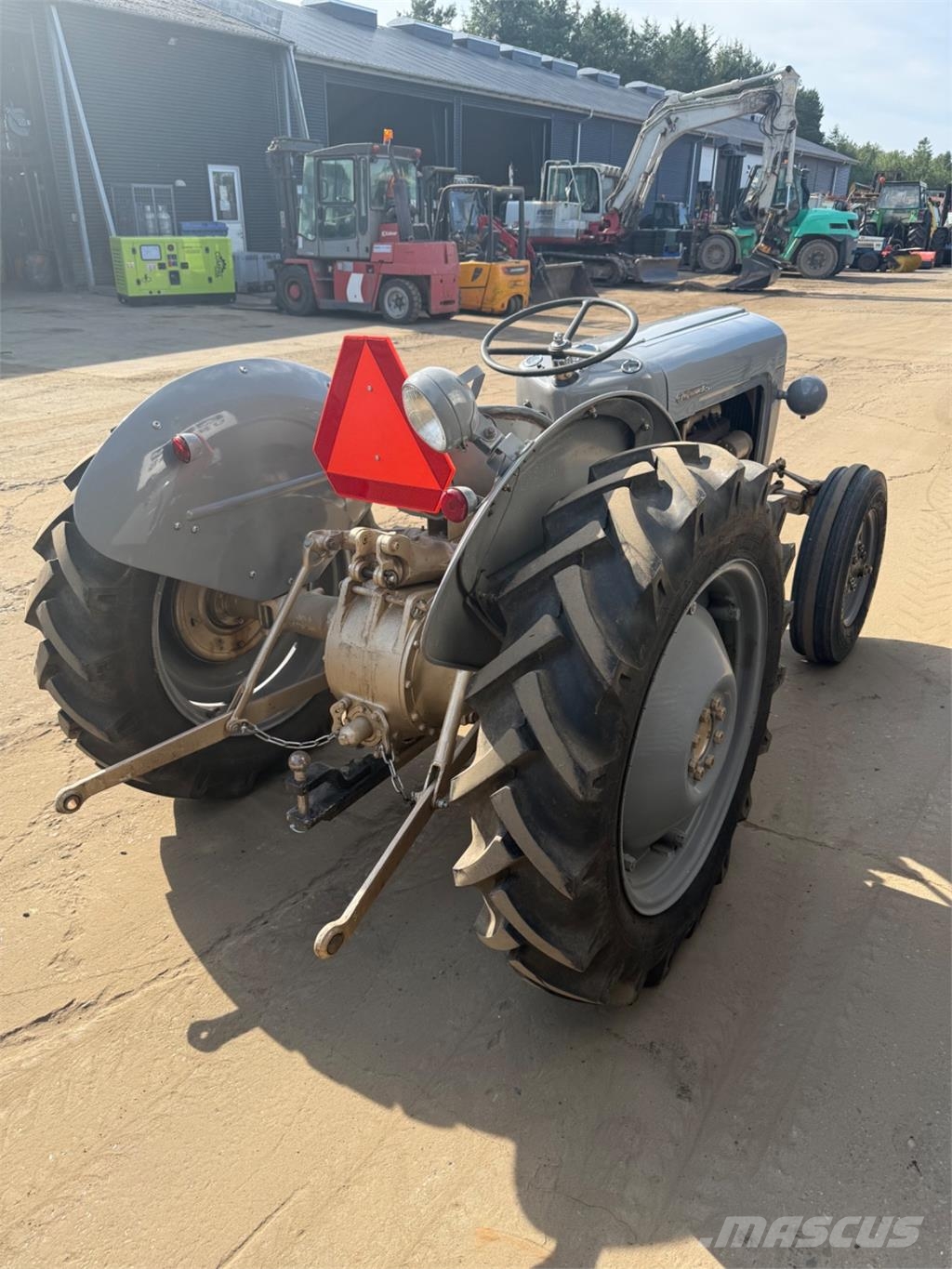 Massey Ferguson Guldfugl トラクター