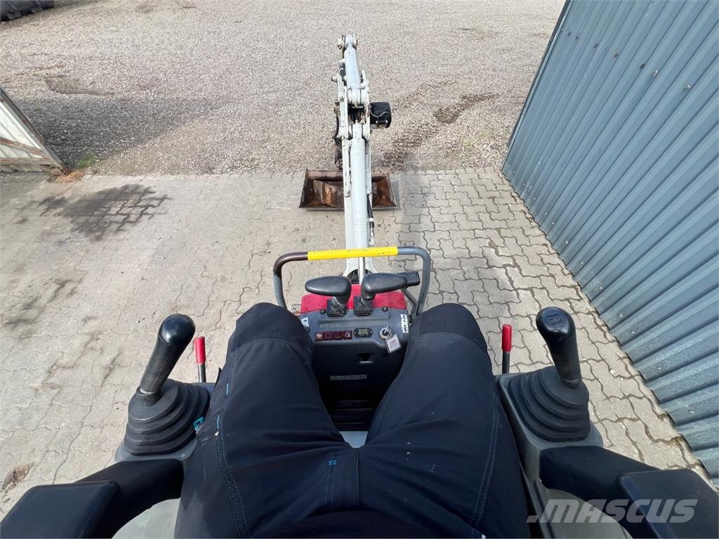 Takeuchi TB210R - Minigraver / Tiltman og 2 skolve Minibagger < 7t