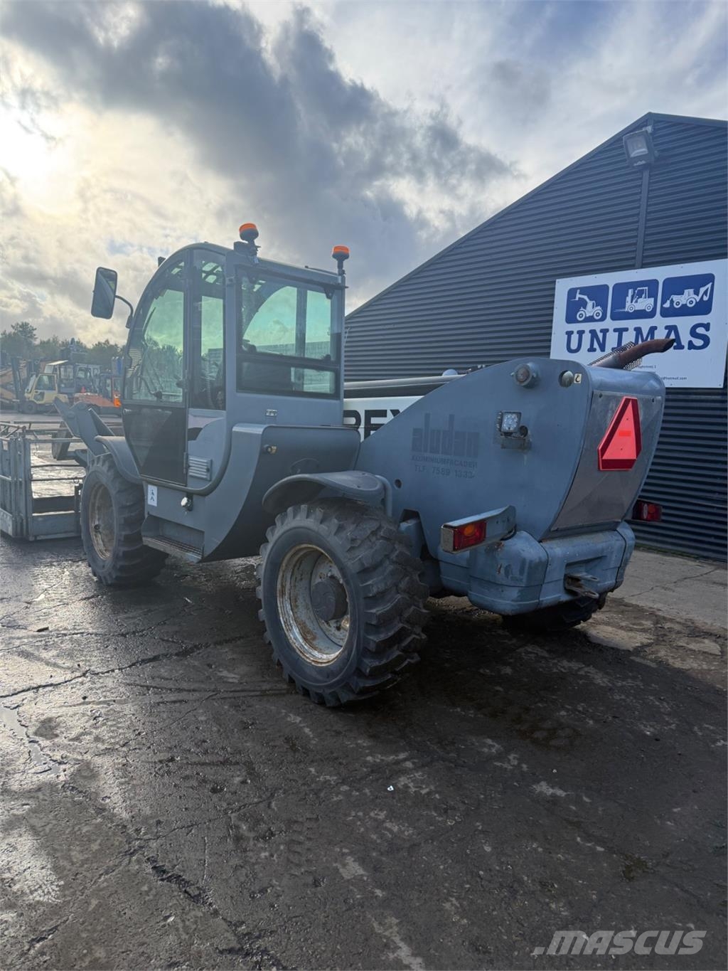 Terex 3713 伸縮臂操作車