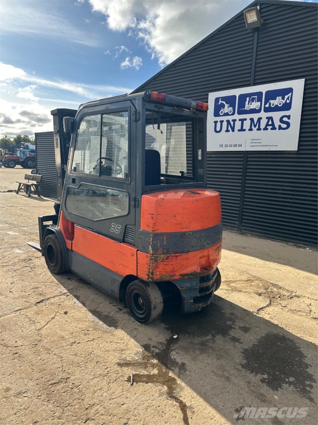 Toyota FBT35 Electric forklifts