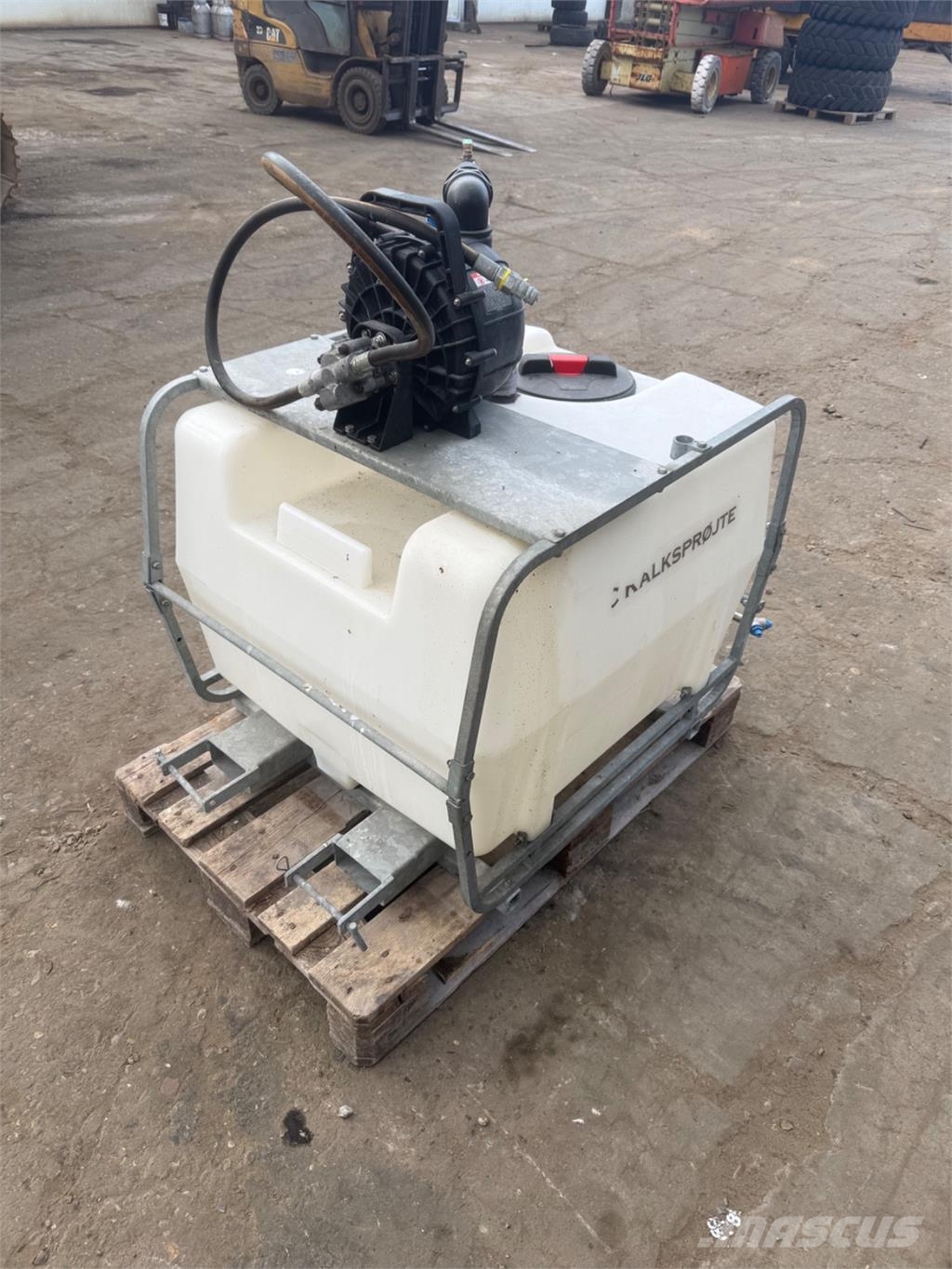 Vandtank med pumpe, Tietgensvej 1, 7441 Bording, Denmark - Used mini Wheel  Loader - Mascus