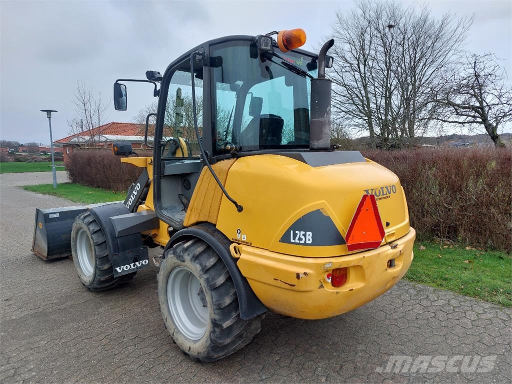 Volvo L25B-P Gumikerekes homlokrakodók