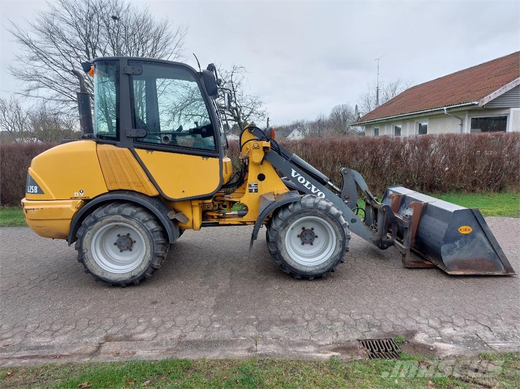Volvo L25B-P Gumikerekes homlokrakodók