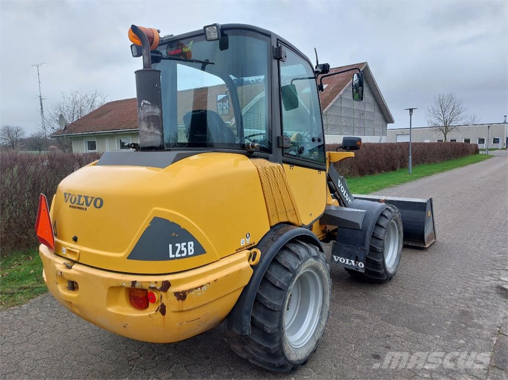Volvo L25B-P Gumikerekes homlokrakodók