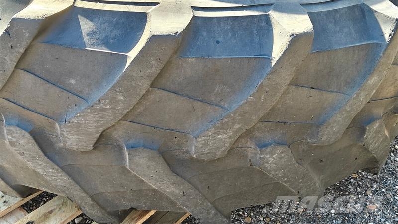 - - - 520/85 R38 XXX Inkl. 7 låse Gume, točkovi i felne