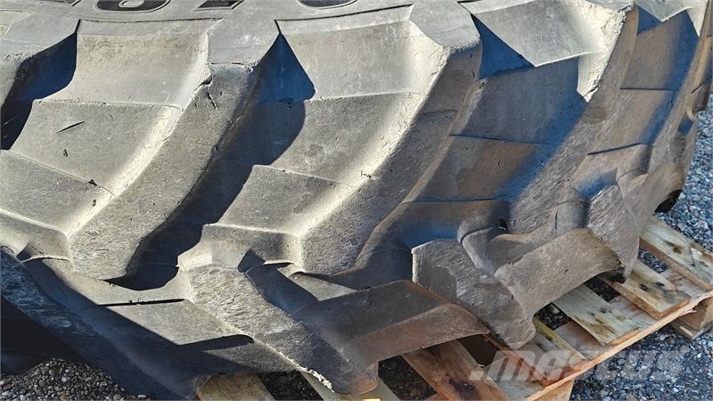 - - - 520/85 R38 XXX Inkl. 7 låse Gume, točkovi i felne
