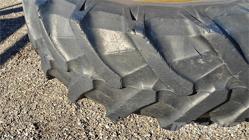 - - - 520/85 R38 XXX Inkl. 7 låse Gume, točkovi i felne