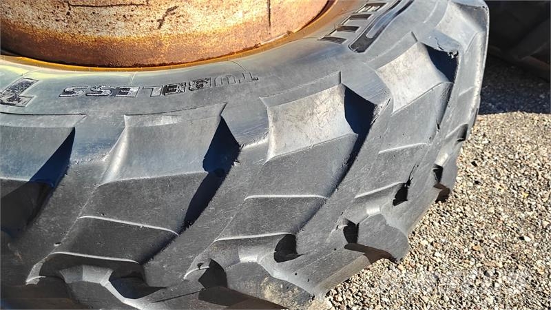- - - 520/85 R38 XXX Inkl. 7 låse Gume, točkovi i felne