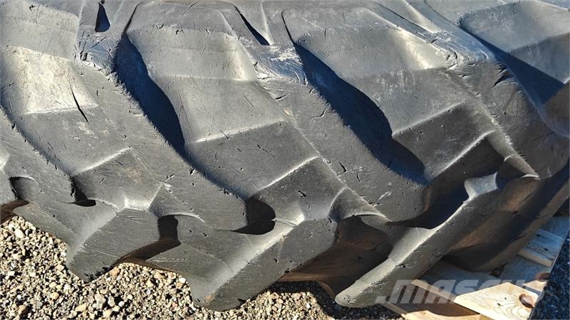 - - - 520/85 R38 XXX Inkl. 7 låse Gume, točkovi i felne