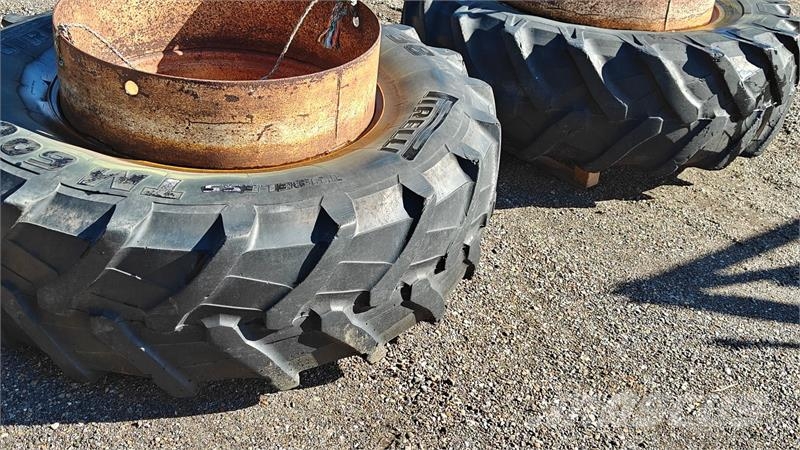 - - - 520/85 R38 XXX Inkl. 7 låse Gume, točkovi i felne