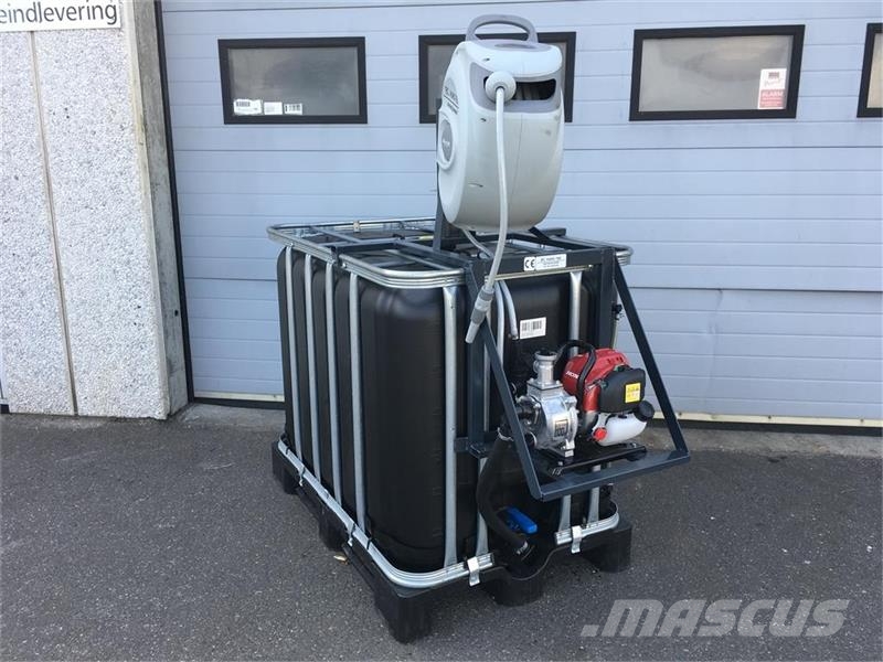 - - - AB Vandtank med Honda motor og slange Sistemi di irrigazione