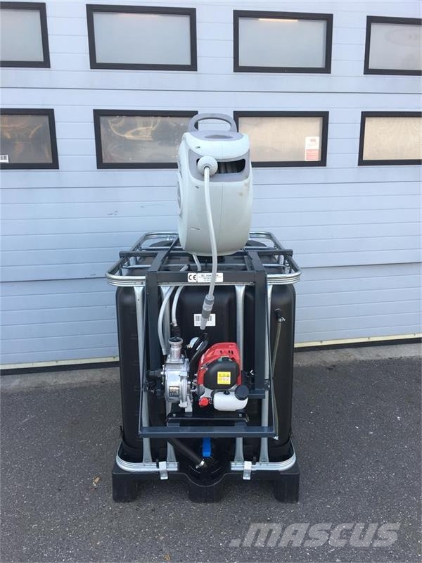 - - - AB Vandtank med Honda motor og slange Sistemi di irrigazione