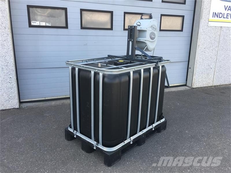 - - - AB Vandtank med Honda motor og slange Sistemi di irrigazione