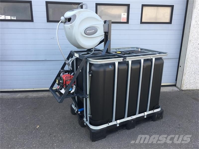 - - - AB Vandtank med Honda motor og slange Sistemi di irrigazione