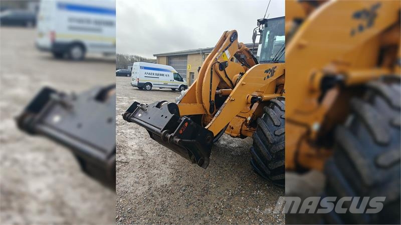 CASE 721F Chargeuse sur pneus