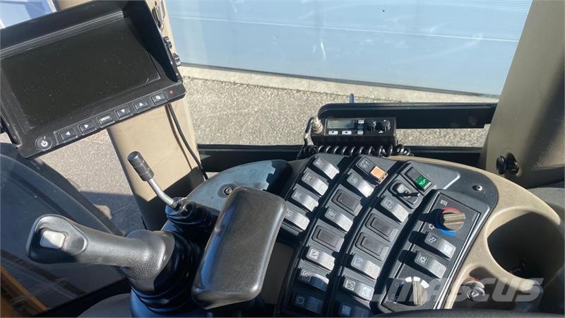 CASE 721F Chargeuse sur pneus