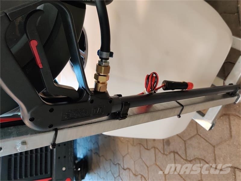 - - - DANSK KVALITET - 230 liter, 3 meter bom Pulverizadora de césped