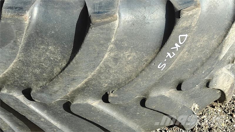 Firestone 650/65 R38 XXX Banden, wielen en velgen