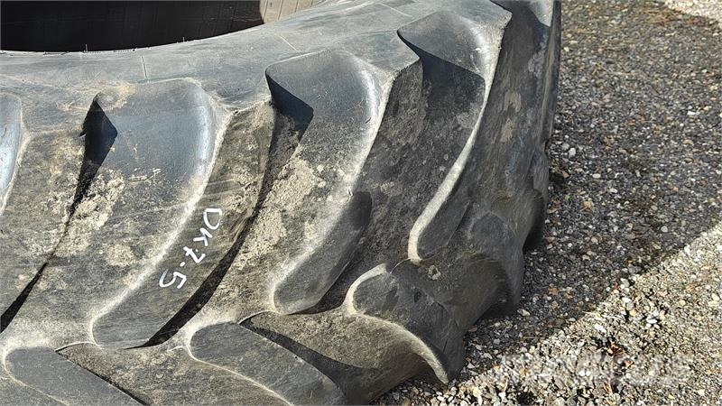 Firestone 650/65 R38 XXX Banden, wielen en velgen