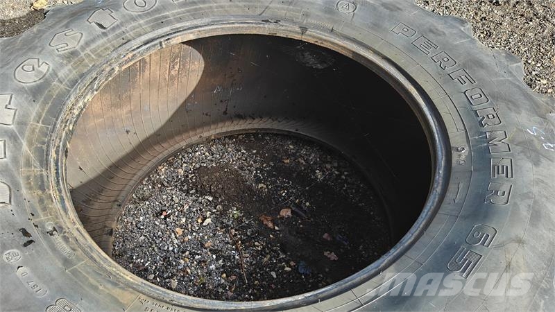 Firestone 650/65 R38 XXX Banden, wielen en velgen