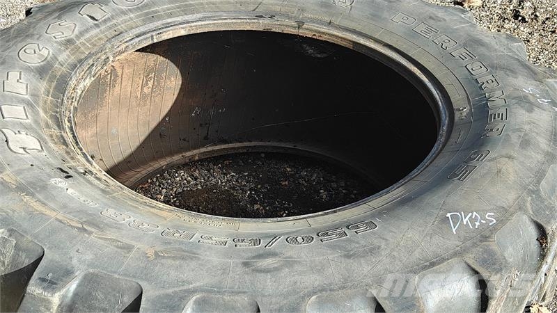 Firestone 650/65 R38 XXX Banden, wielen en velgen