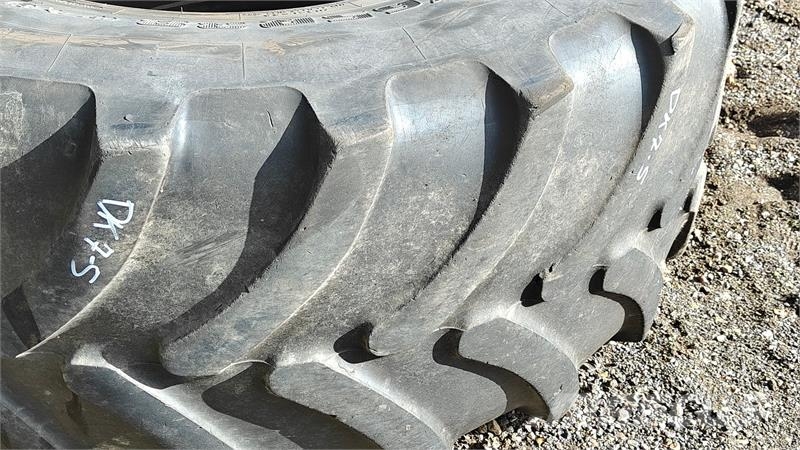Firestone 650/65 R38 XXX Banden, wielen en velgen