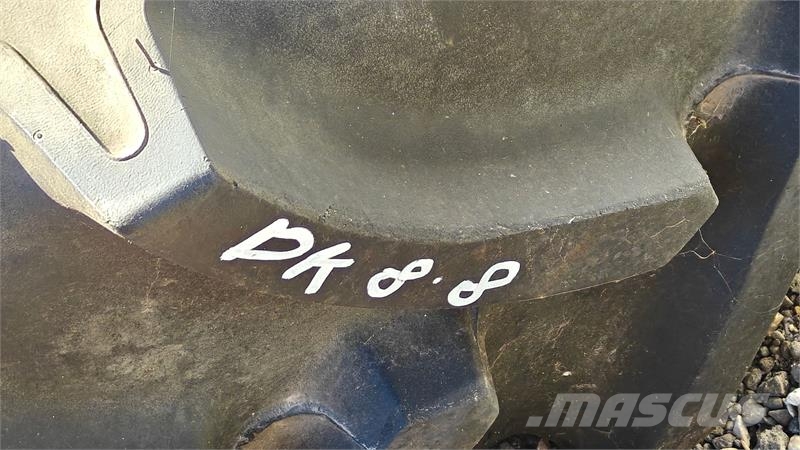 Goodyear 320/70R24 XXX Gumiabroncsok, kerekek és felnik
