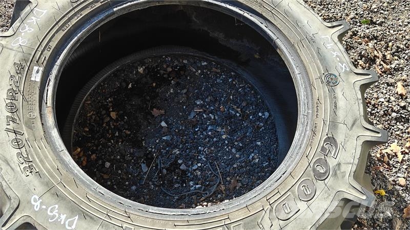 Goodyear 320/70R24 XXX Gumiabroncsok, kerekek és felnik
