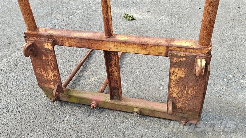 - - - Halmspyd Med Eurofæste Front loader accessories