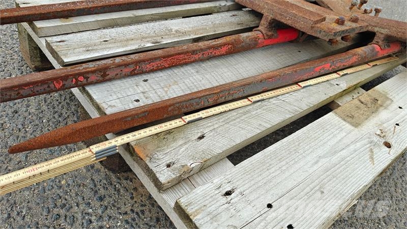 - - - Halmspyd til montering i skovl Front loader accessories