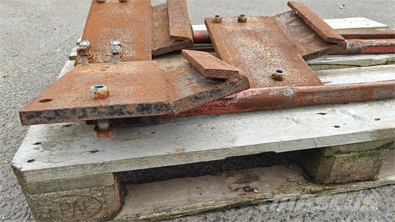 - - - Halmspyd til montering i skovl Front loader accessories
