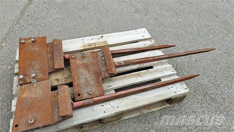 - - - Halmspyd til montering i skovl Front loader accessories