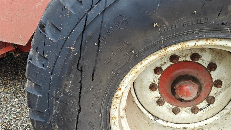 Hesston 4900 محزمات مربعة