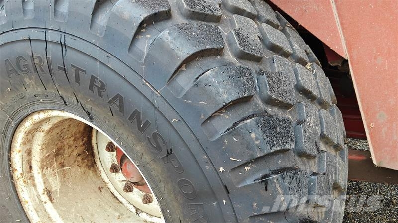 Hesston 4900 محزمات مربعة