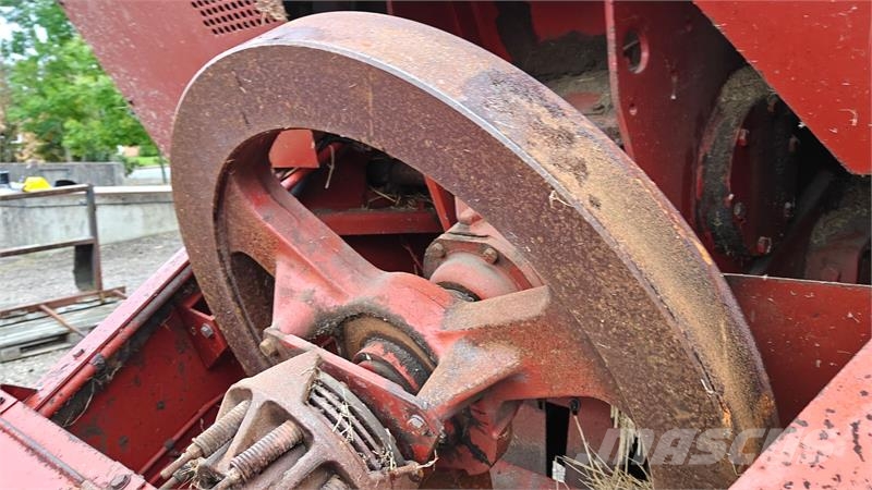 Hesston 4900 محزمات مربعة