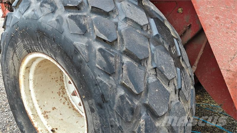Hesston 4900 محزمات مربعة
