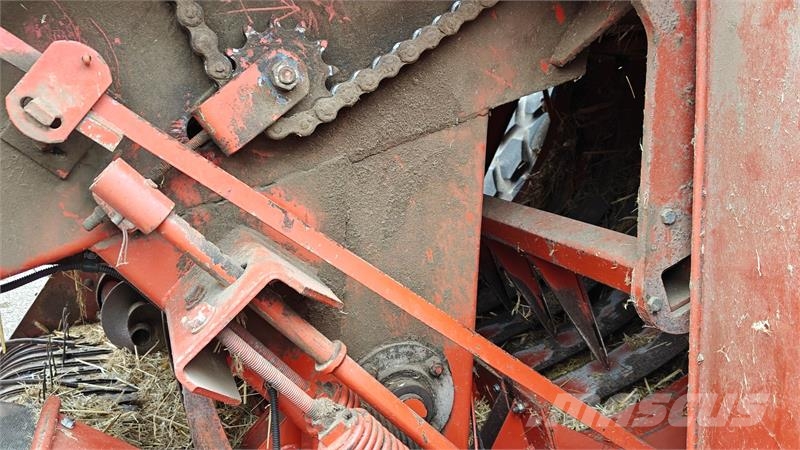 Hesston 4900 محزمات مربعة